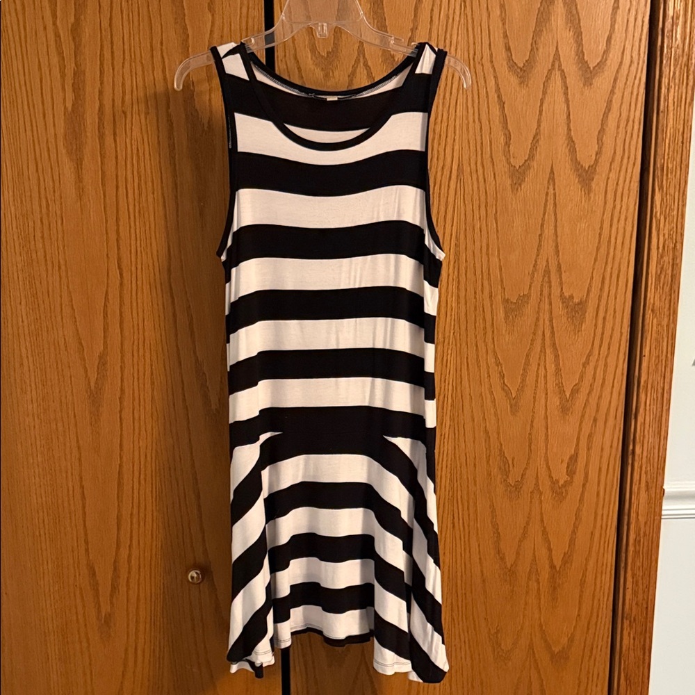 LOFT Monochrome Sleeveless Dress